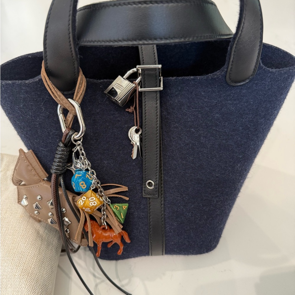 🔥🔥 💙💙Authentic Hermes Picotin Lock 18 PM bag in Bleu Nuit Feutre Wool 🔥🔥💙💙